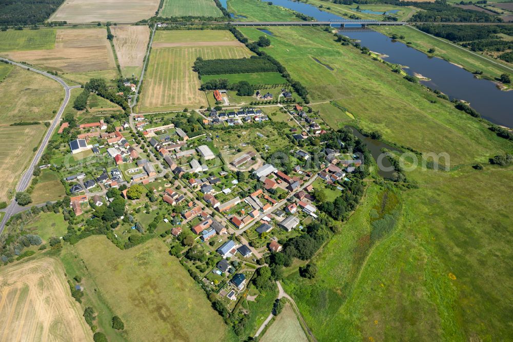 Aerial photograph Hämerten - Town on the banks of the river Elbe in Haemerten in the state Saxony-Anhalt, Germany