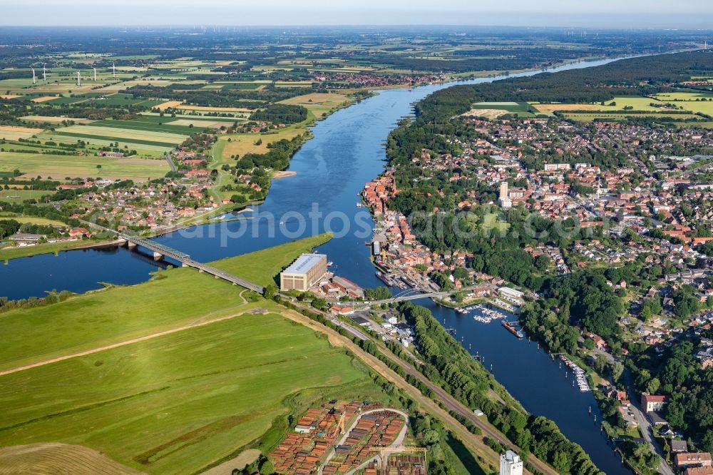 Lauenburg/Elbe from the bird's eye view: Town on the banks of the river Elbe in Lauenburg/Elbe in the state Schleswig-Holstein, Germany