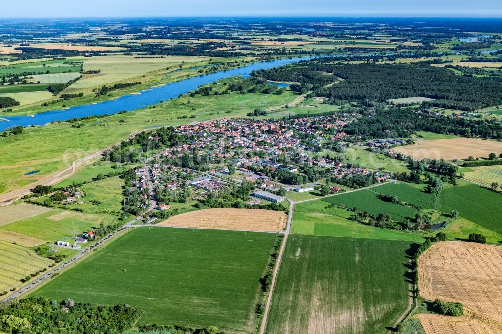 Aerial image Sandau (Elbe) - Town on the banks of the river Elbe in Sandau (Elbe) in the state Saxony-Anhalt, Germany