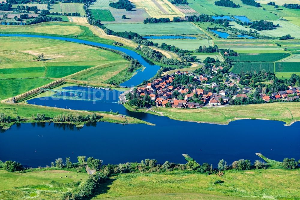 Schnackenburg from the bird's eye view: Town on the banks of the river Elbe in Schnackenburg in the state Lower Saxony, Germany