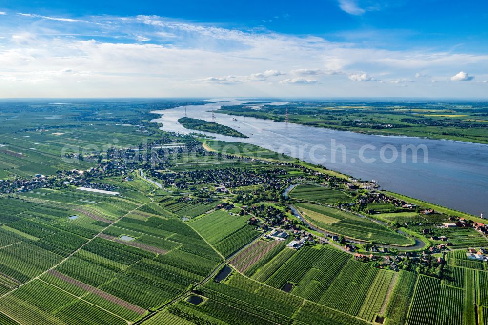 Aerial image Grünendeich - Village on the river bank areas Luehe and Lueheanleger in Gruenendeich in the state Lower Saxony, Germany