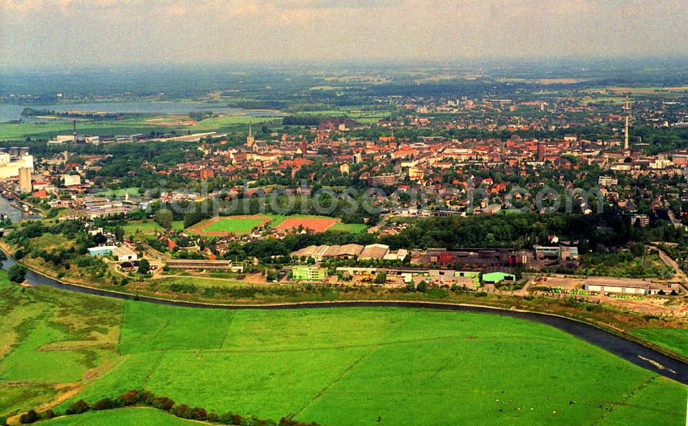 Aerial photograph Wesel - Town on the banks of the river of Lippe in Wesel in the state North Rhine-Westphalia