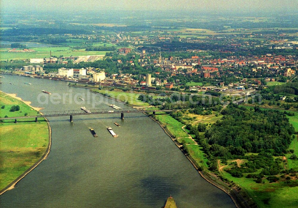 Aerial photograph Wesel - Town on the banks of the river of Lippe in Wesel in the state North Rhine-Westphalia