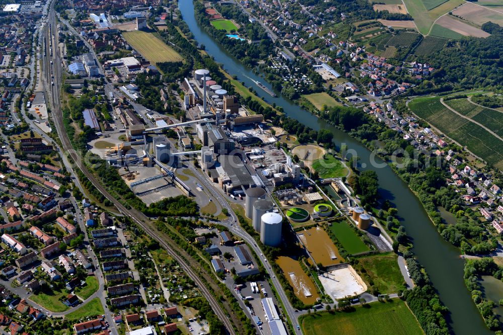 Frickenhausen am Main from the bird's eye view: Town on the banks of the river in Frickenhausen on the Main in the state Bavaria, Germany