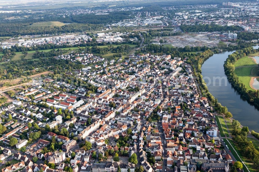 Aerial image Offenbach am Main - Town on the banks of the river of the Main river in the district Buergel in Offenbach am Main in the state Hesse, Germany