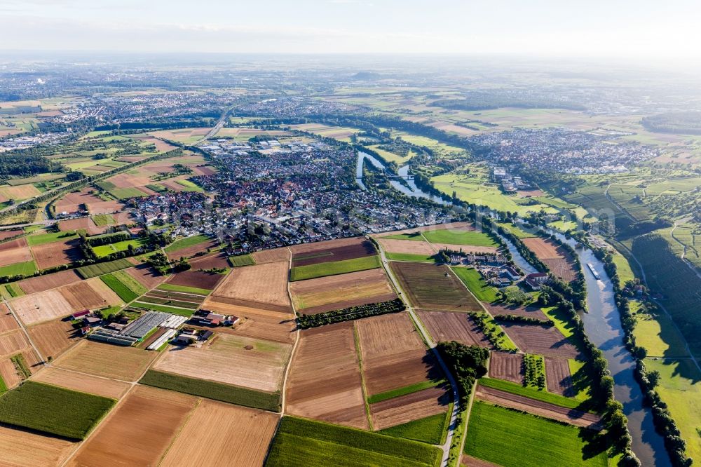 Aerial image Pleidelsheim - Town on the banks of the river of the river Neckar in Pleidelsheim in the state Baden-Wuerttemberg, Germany