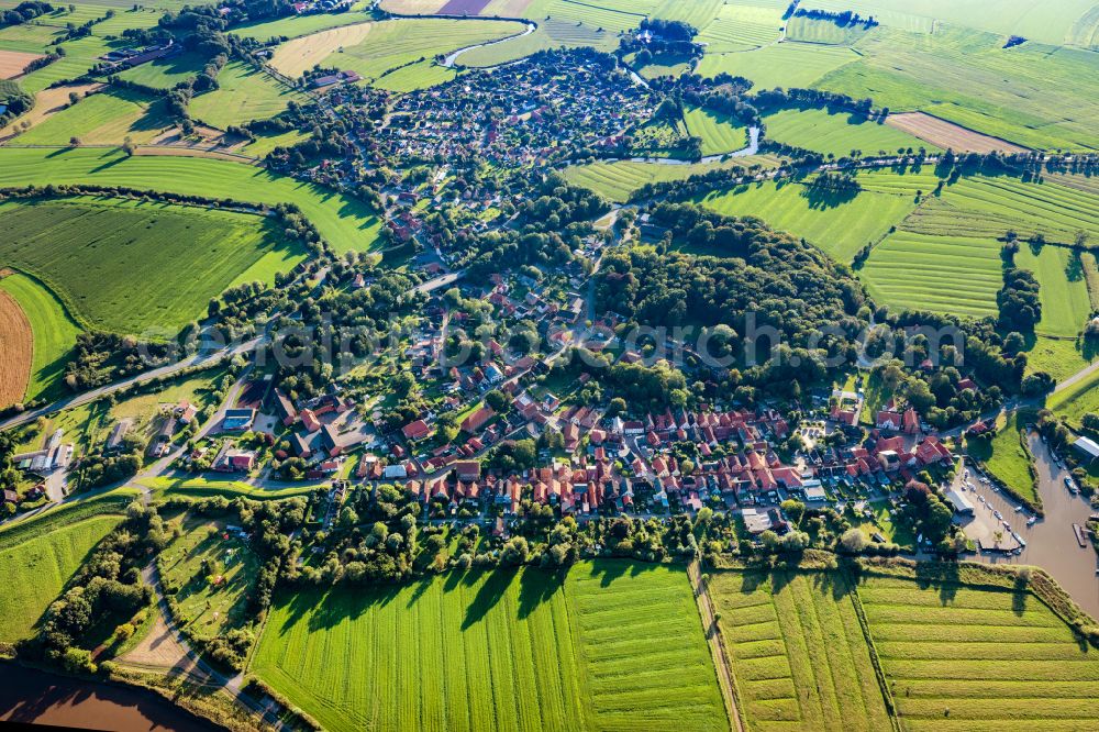 Aerial photograph Neuhaus (Oste) - Town on the banks of the river of Oste in Neuhaus (Oste) in the state Lower Saxony, Germany