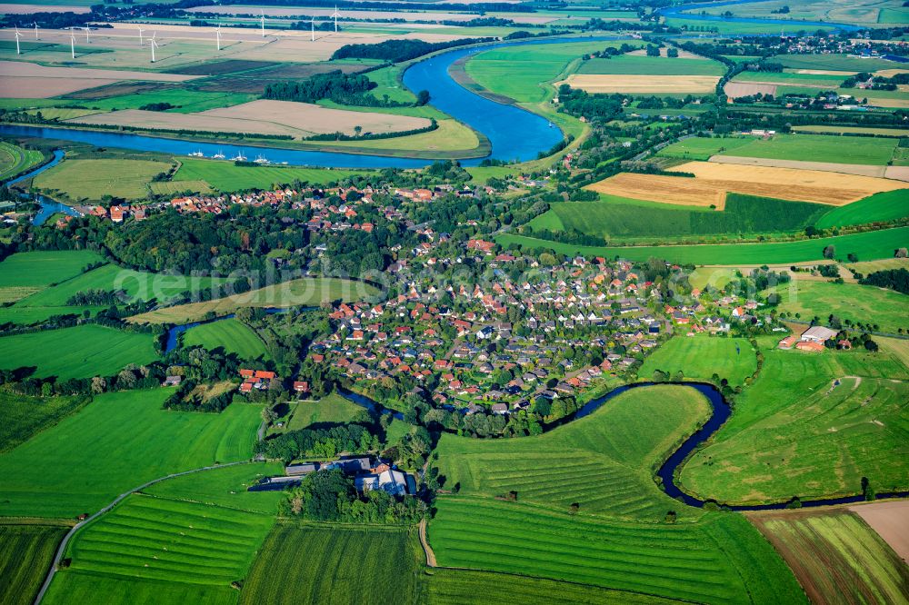 Neuhaus (Oste) from the bird's eye view: Town on the banks of the river of Oste in Neuhaus (Oste) in the state Lower Saxony, Germany