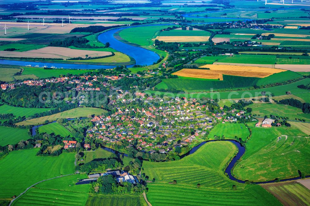 Aerial image Neuhaus (Oste) - Town on the banks of the river of Oste in Neuhaus (Oste) in the state Lower Saxony, Germany