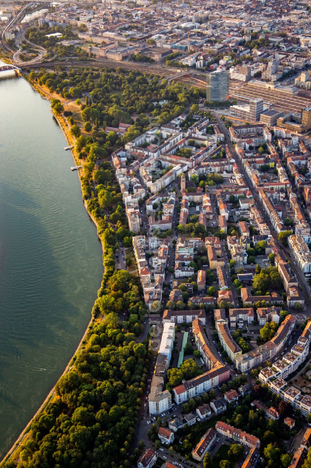 Mannheim from above - Town on the banks of the river of the Rhine river in the district Lindenhof in Mannheim in the state Baden-Wuerttemberg, Germany