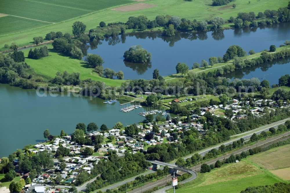 Heuchelheim from above - Town on the banks of the Dutenhofener Sees in the district Dutenhofen in Heuchelheim in the state Hesse, Germany