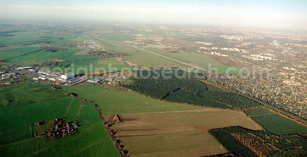 Schönefeld / Brandenburg from the bird's eye view: Ortschaften und Umgebung des künftigen Großflughafens Berlin - Schönefeld.