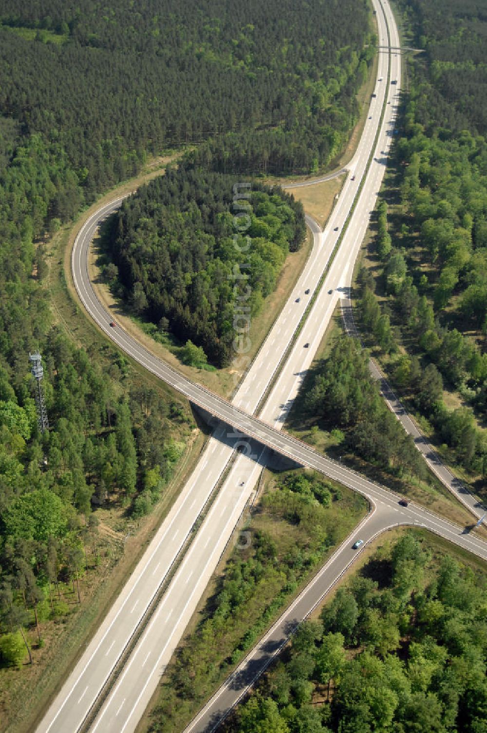 Aerial photograph WANDLITZ - Blick auf die Autobahnabfahrt Wandlitz mit der Ortsduchfahrung B 273 im südlichen Ortsbereich von Wandlitz. Landesbetrieb Straßenwesen Brandenburg (