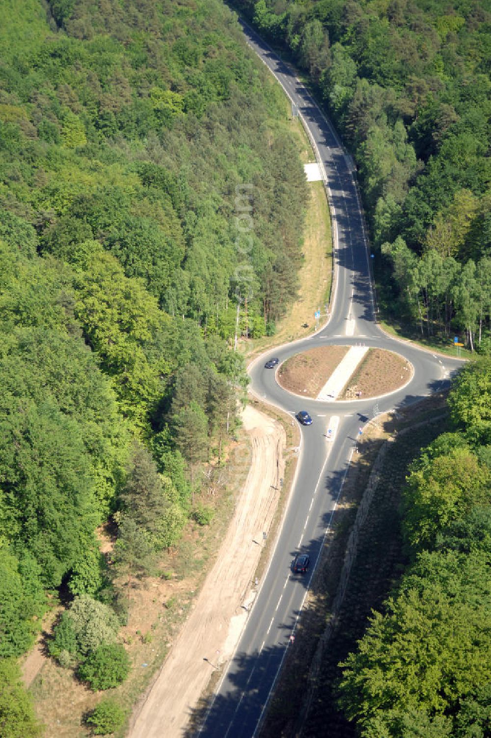 WANDLITZ from the bird's eye view: Blick auf die Ortsduchfahrung B 273 im südlichen Ortsbereich von Wandlitz. Landesbetrieb Straßenwesen Brandenburg (