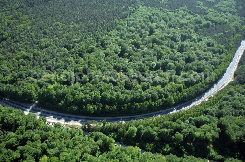 WANDLITZ from above - Blick auf die Ortsduchfahrung B 273 im südlichen Ortsbereich von Wandlitz. Landesbetrieb Straßenwesen Brandenburg (