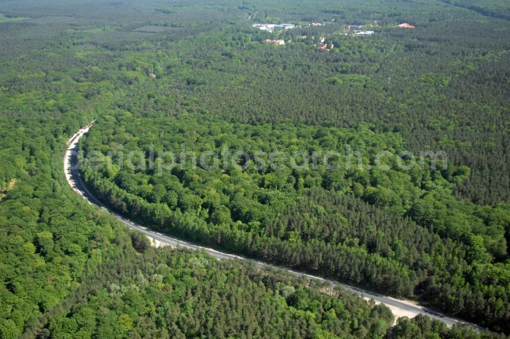 Aerial image WANDLITZ - Blick auf die Ortsduchfahrung B 273 im südlichen Ortsbereich von Wandlitz. Landesbetrieb Straßenwesen Brandenburg (