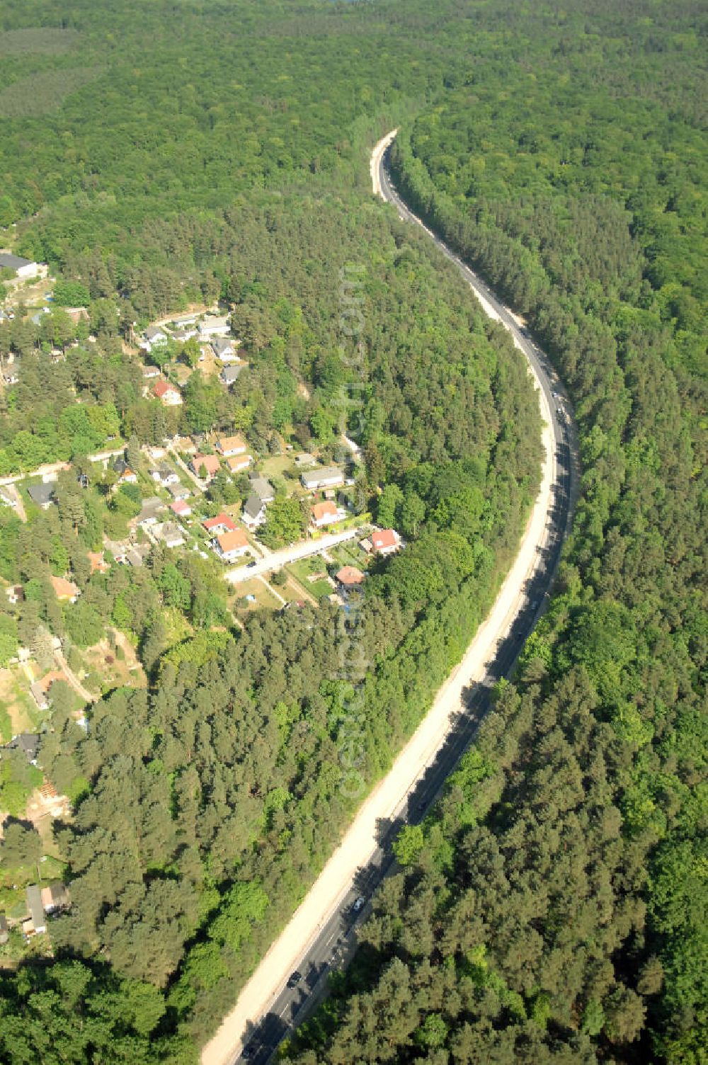 WANDLITZ from the bird's eye view: Blick auf die Ortsduchfahrung B 273 im südlichen Ortsbereich von Wandlitz. Landesbetrieb Straßenwesen Brandenburg (