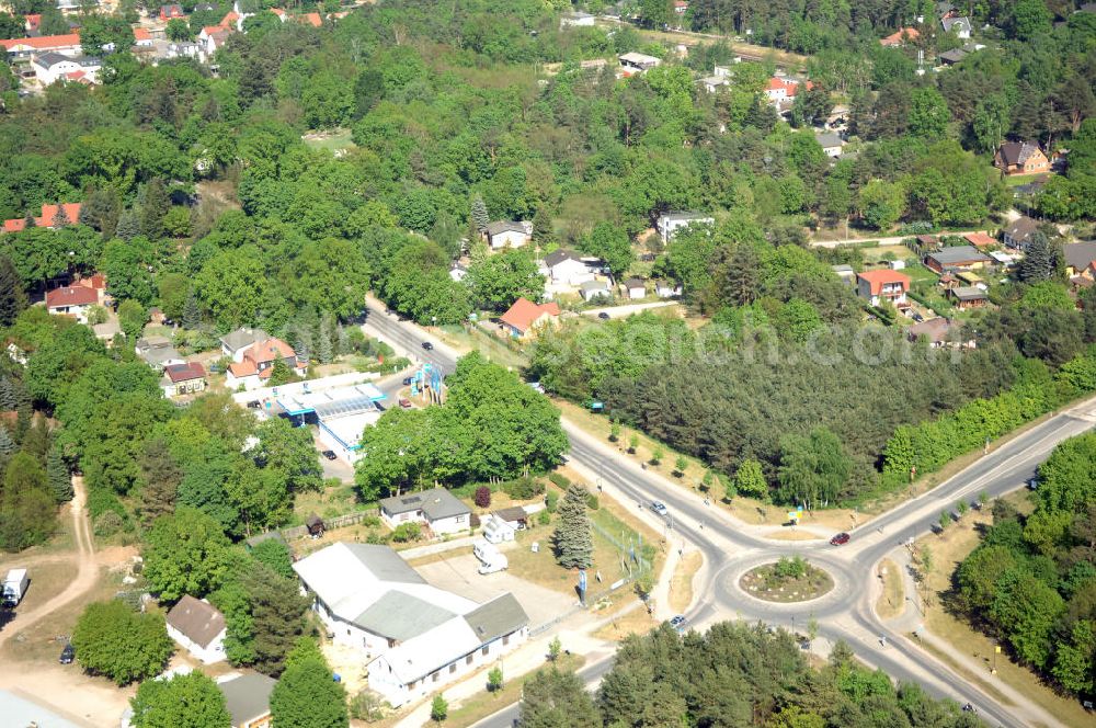 Aerial photograph WANDLITZ - Blick auf die Ortsduchfahrung B 273 im südlichen Ortsbereich von Wandlitz. Landesbetrieb Straßenwesen Brandenburg (