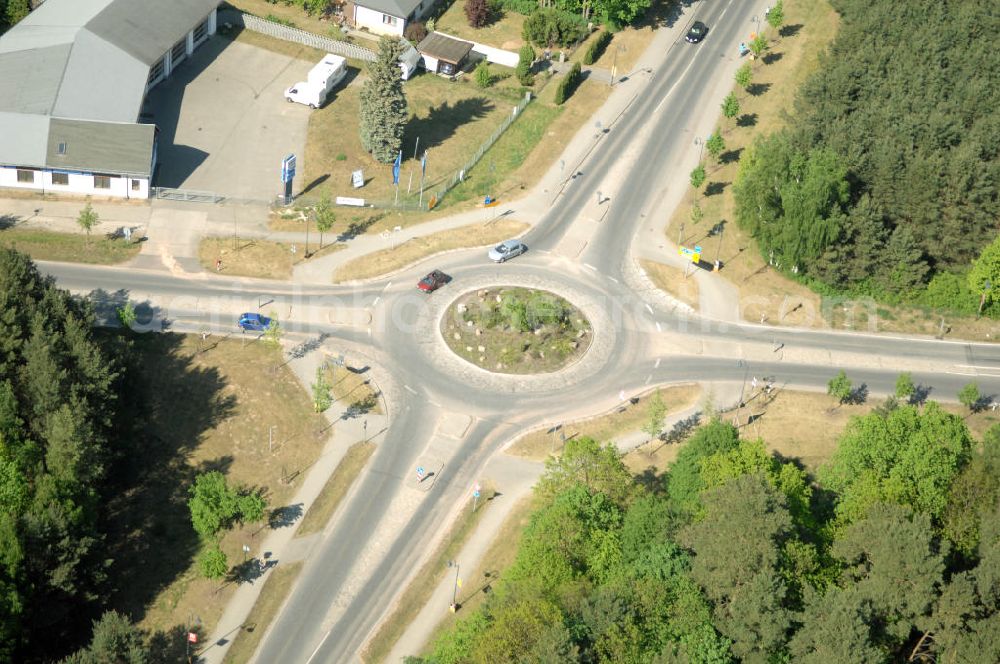 WANDLITZ from the bird's eye view: Blick auf die Ortsduchfahrung B 273 im südlichen Ortsbereich von Wandlitz. Landesbetrieb Straßenwesen Brandenburg (