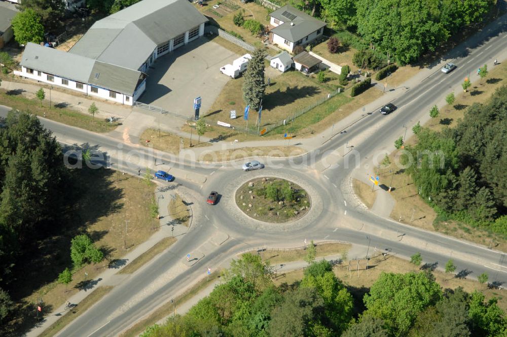 Aerial image WANDLITZ - Blick auf die Ortsduchfahrung B 273 im südlichen Ortsbereich von Wandlitz. Landesbetrieb Straßenwesen Brandenburg (