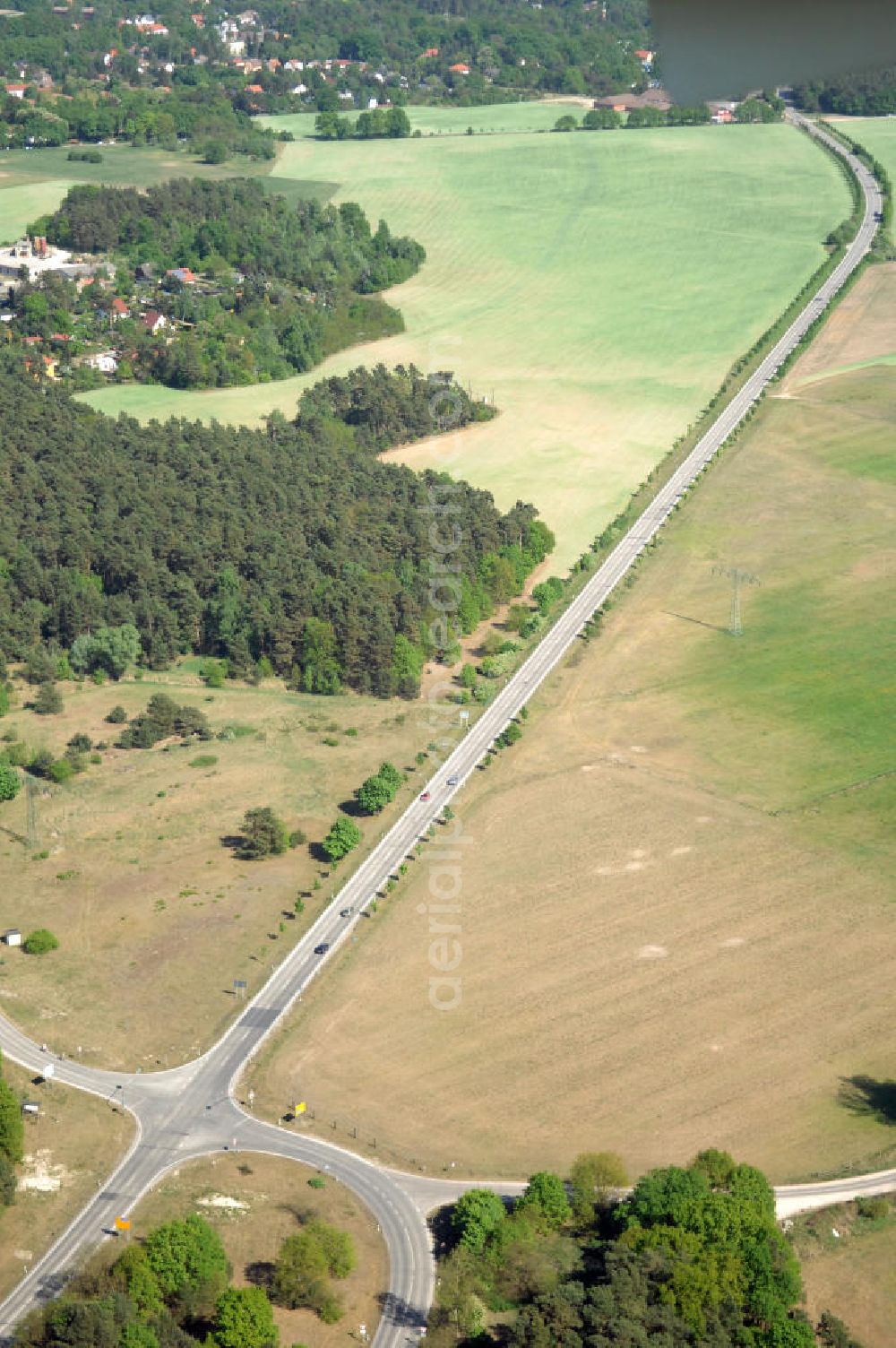 Aerial image WANDLITZ - Blick auf die Ortsduchfahrung B 273 im südlichen Ortsbereich von Wandlitz. Landesbetrieb Straßenwesen Brandenburg (