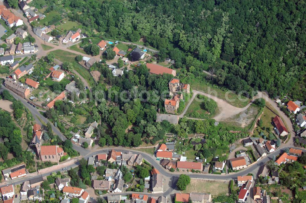 FRIEDEBURG from the bird's eye view: Ortskern von Friedeburg mit Blick auf das ausgebrannte und verwahrloste Schloß Friedeburg in Friedeburg / Saale in Sachsen-Anhalt.