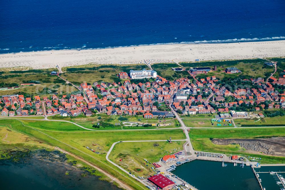 Juist from the bird's eye view: Town center on the sea-coastal area of North Sea in Juist in the state Lower Saxony, Germany