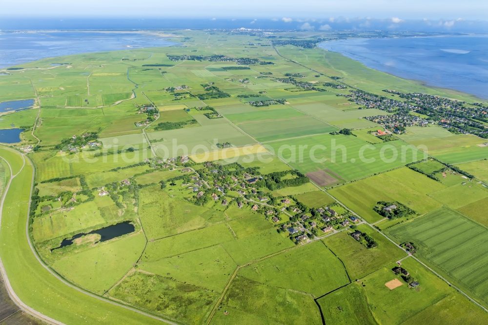 Sylt-Ost from above - Center on the seacoast of North Sea on Sylt Island in Morsum-Osterende in the state Schleswig-Holstein