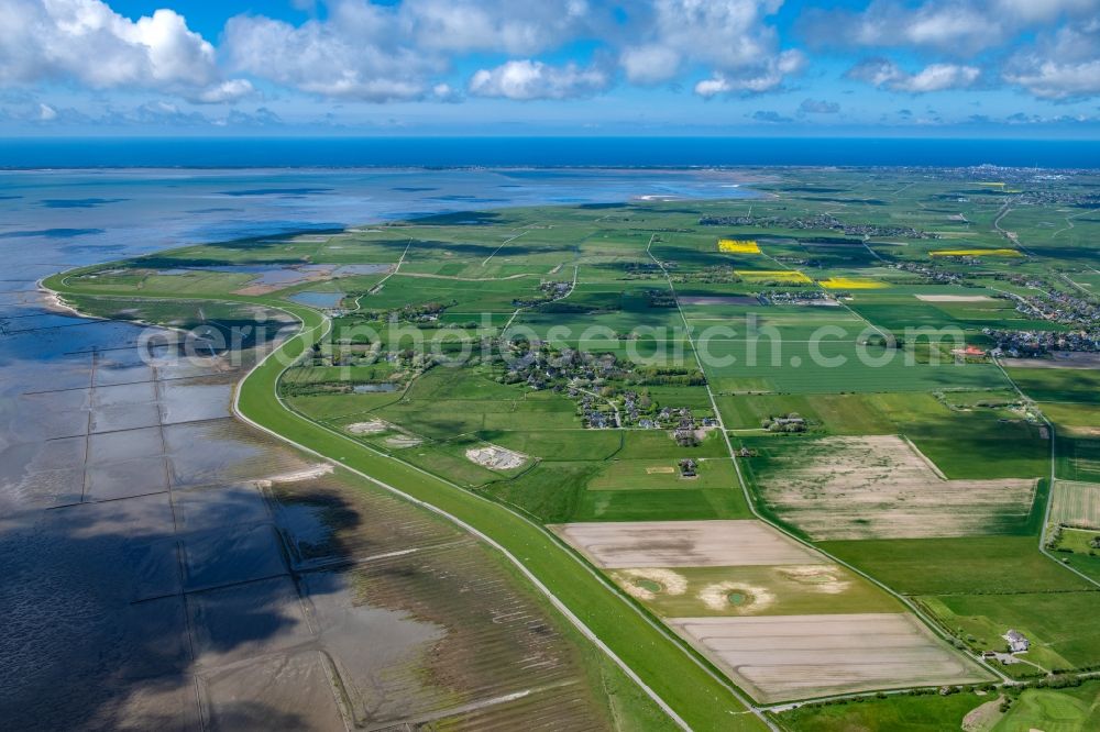 Sylt from the bird's eye view: Center on the seacoast of North Sea on Sylt Island in Morsum-Osterende in the state Schleswig-Holstein