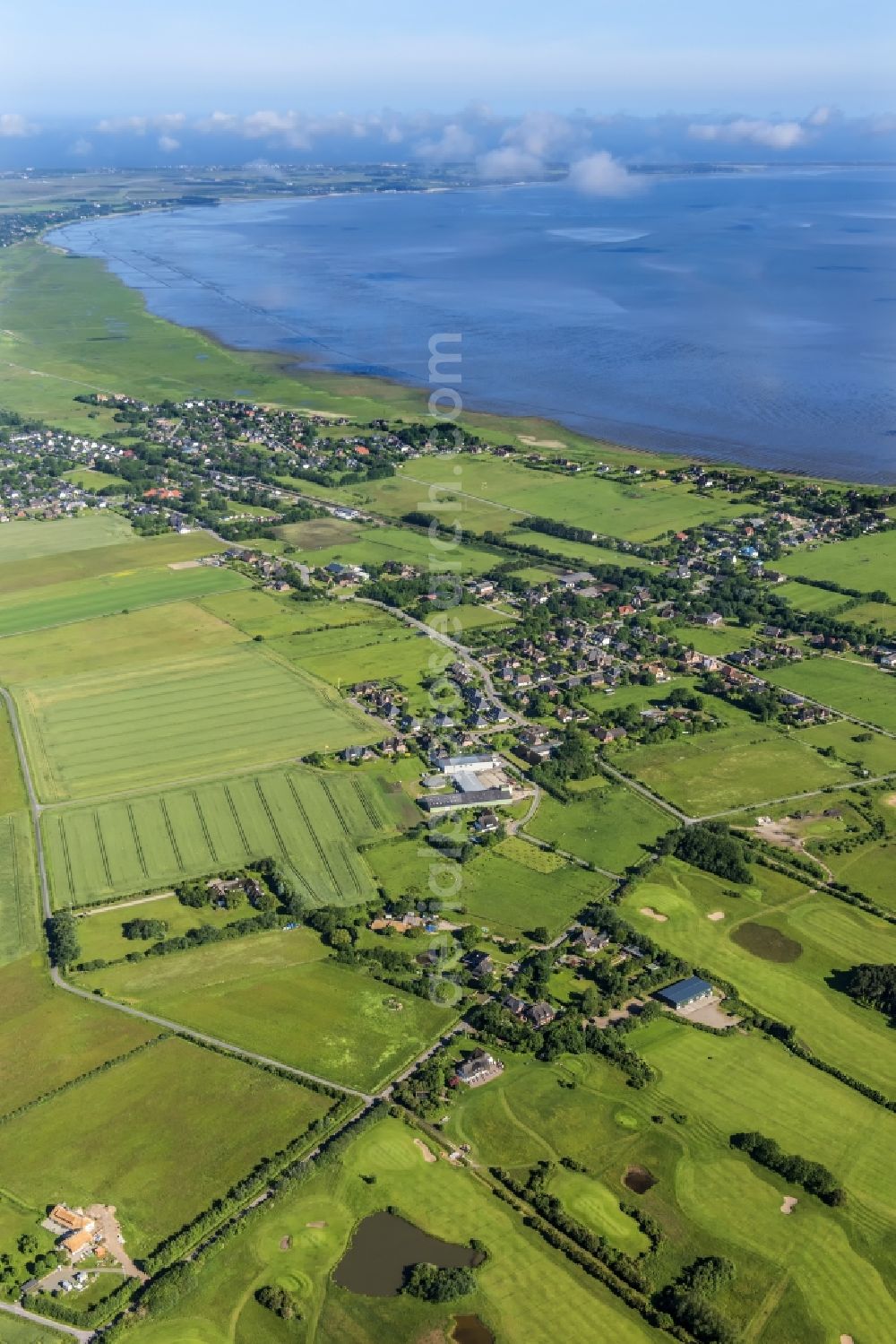 Aerial photograph Sylt-Ost - Center on the seacoast of North Sea on Sylt Island in Morsum in the state Schleswig-Holstein