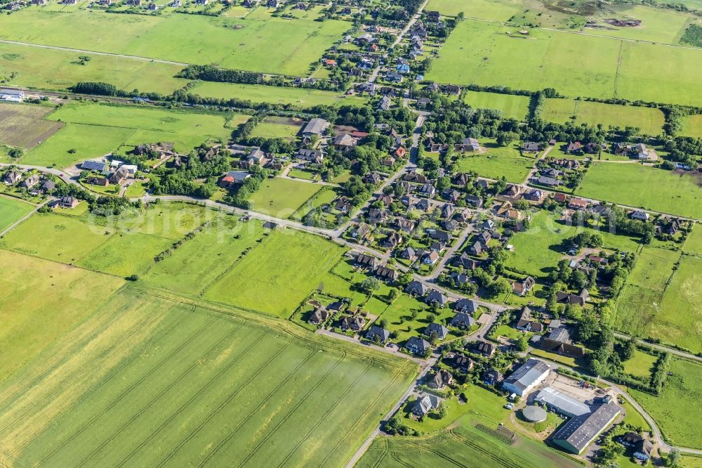 Sylt-Ost from the bird's eye view: Center on the seacoast of North Sea on Sylt Island in Morsum in the state Schleswig-Holstein