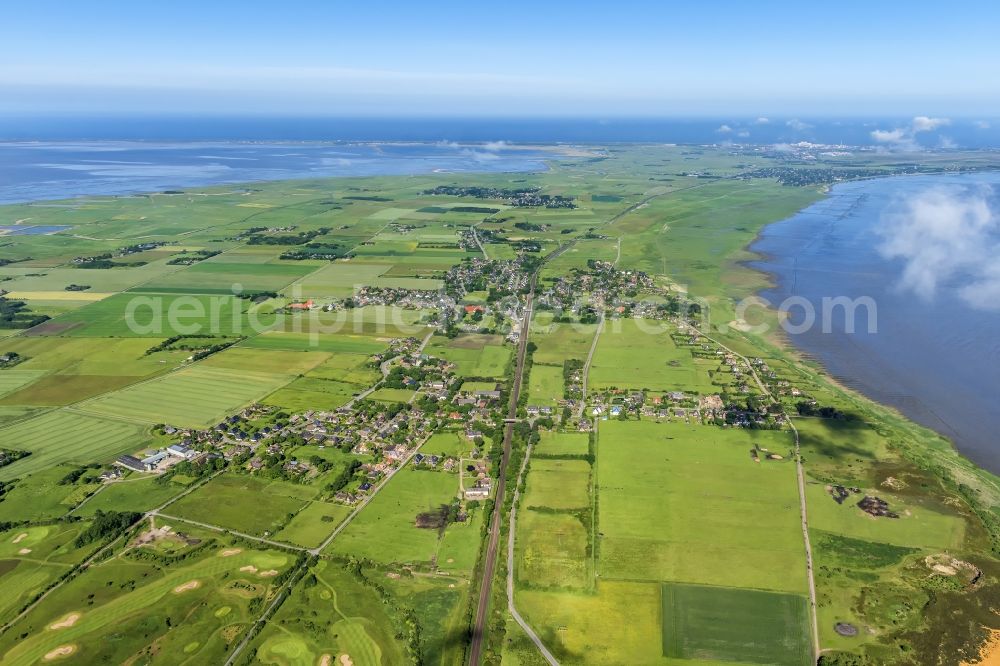 Sylt-Ost from the bird's eye view: Center on the seacoast of North Sea on Sylt Island in Morsum in the state Schleswig-Holstein