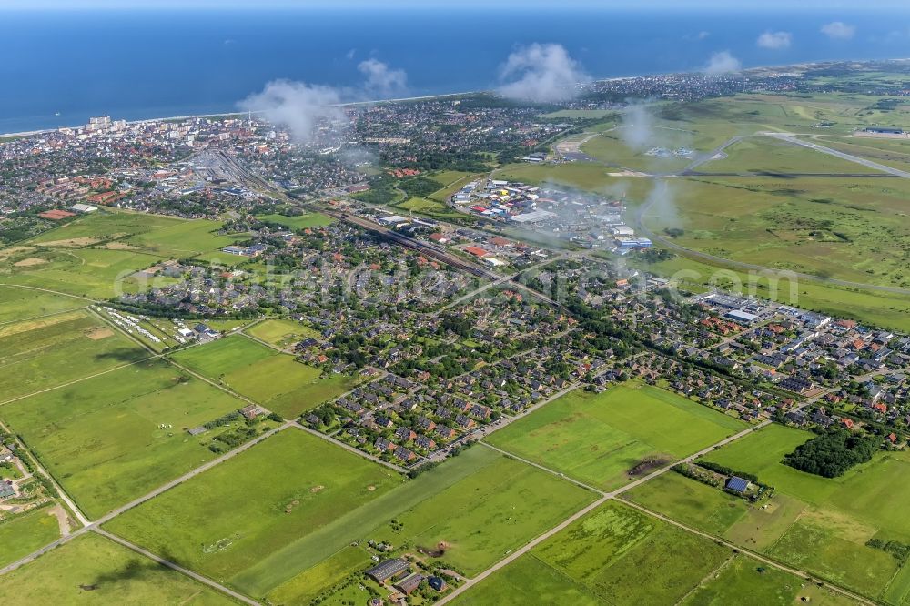 Aerial image Sylt-Ost - Center on the seacoast of North Sea on Sylt Island in Tinnum in the state Schleswig-Holstein