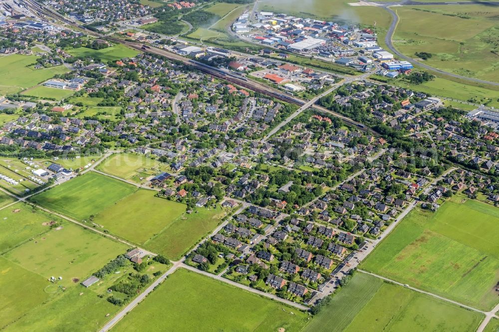 Aerial photograph Sylt-Ost - Center on the seacoast of North Sea on Sylt Island in Tinnum in the state Schleswig-Holstein