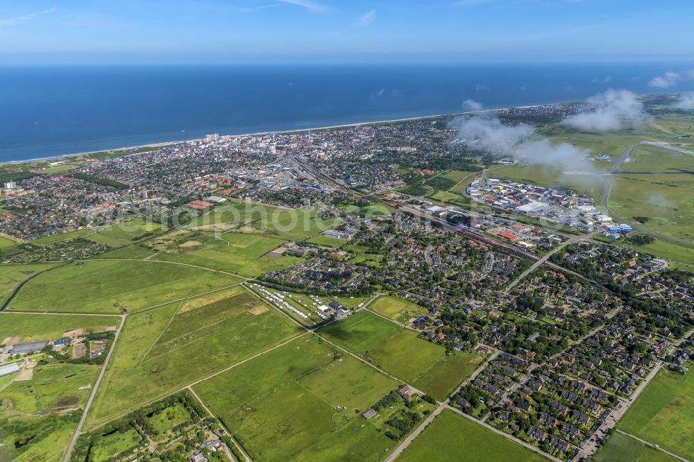 Sylt-Ost from above - Center on the seacoast of North Sea on Sylt Island in Tinnum in the state Schleswig-Holstein