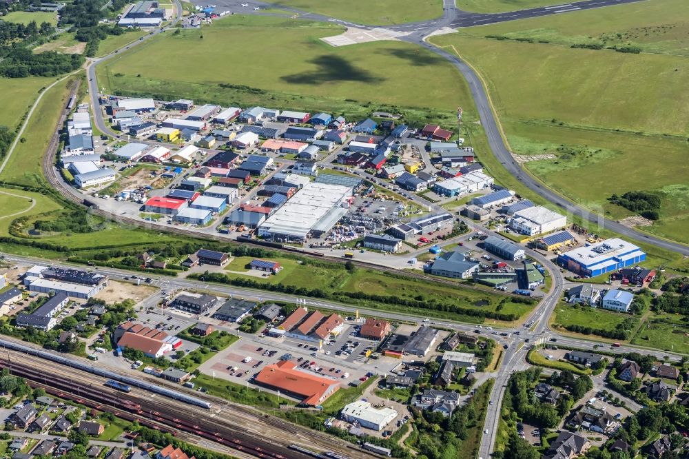 Aerial image Sylt-Ost - Center on the seacoast of North Sea on Sylt Island in Tinnum in the state Schleswig-Holstein