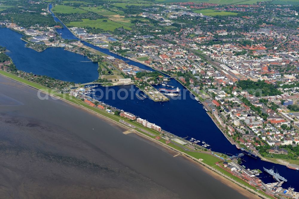 Aerial photograph Wilhelmshaven - Center on the seacoast of North Sea in Wilhelmshaven in the state Lower Saxony