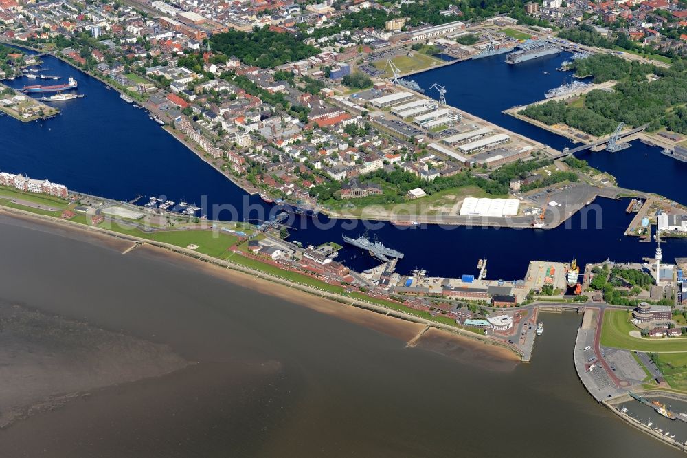 Wilhelmshaven from above - Center on the seacoast of North Sea in Wilhelmshaven in the state Lower Saxony