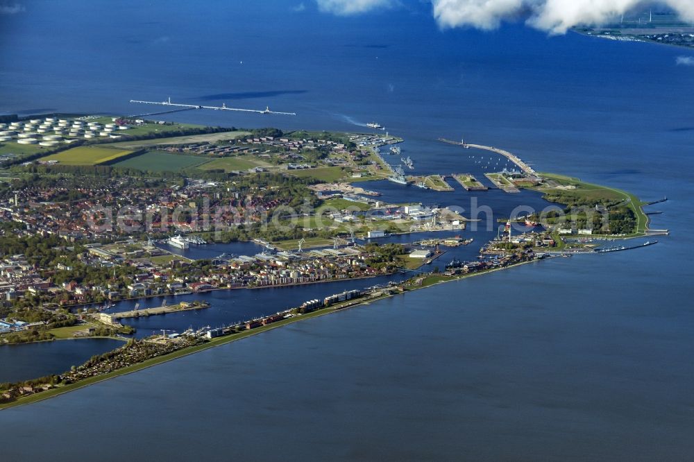 Aerial photograph Wilhelmshaven - Center on the seacoast of North Sea in Wilhelmshaven in the state Lower Saxony