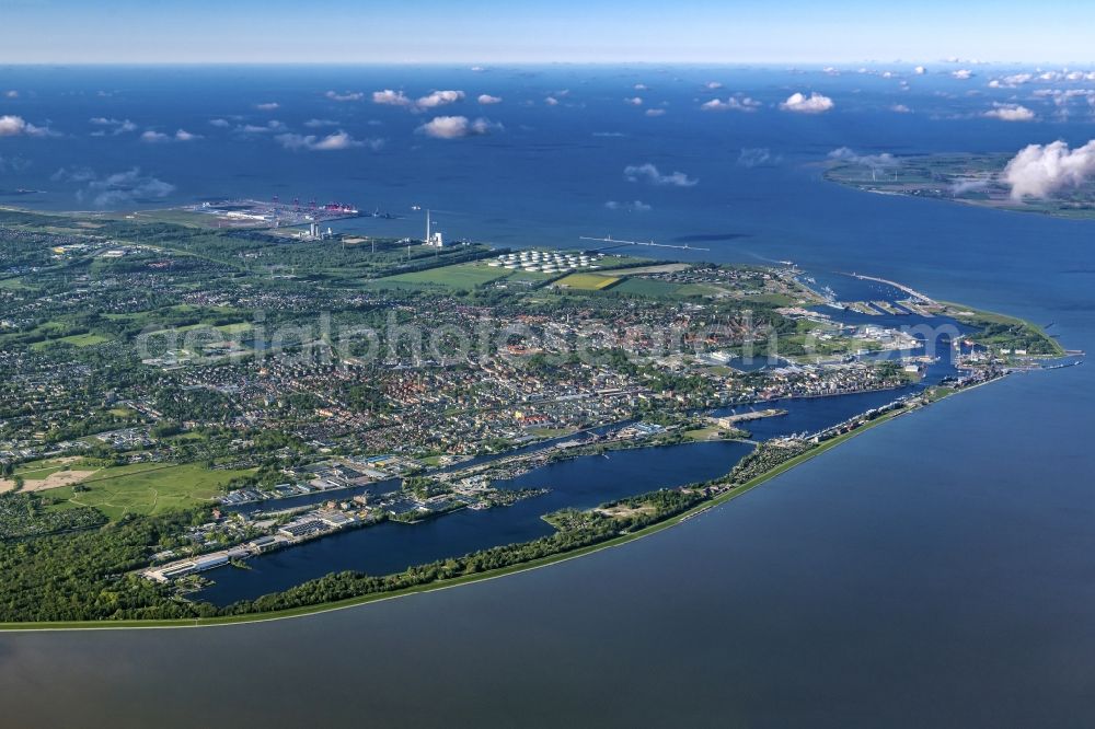 Aerial image Wilhelmshaven - Center on the seacoast of North Sea in Wilhelmshaven in the state Lower Saxony