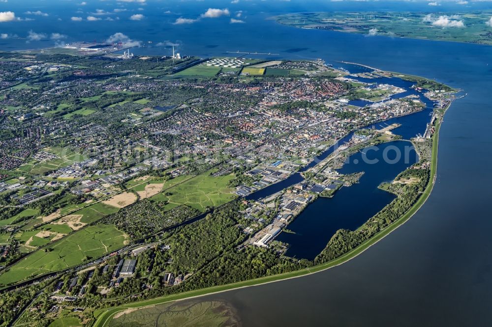 Wilhelmshaven from above - Center on the seacoast of North Sea in Wilhelmshaven in the state Lower Saxony