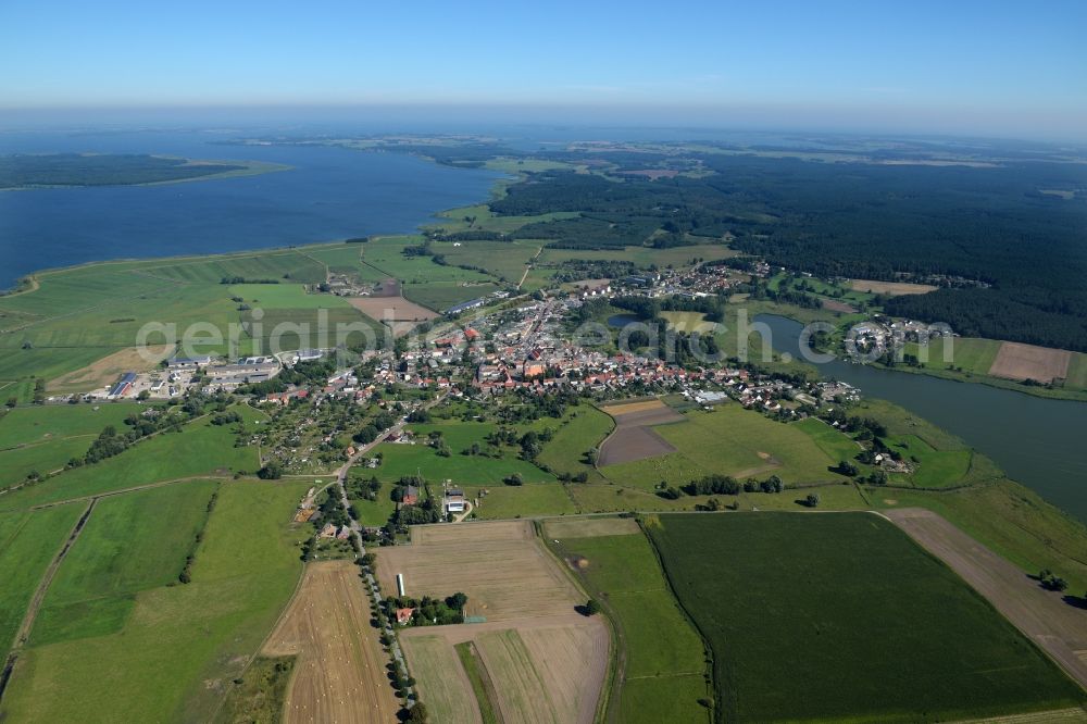 Usedom from the bird's eye view: Village on the banks of the area Achterwassers in the district Stolpe in Usedom in the state Mecklenburg - Western Pomerania