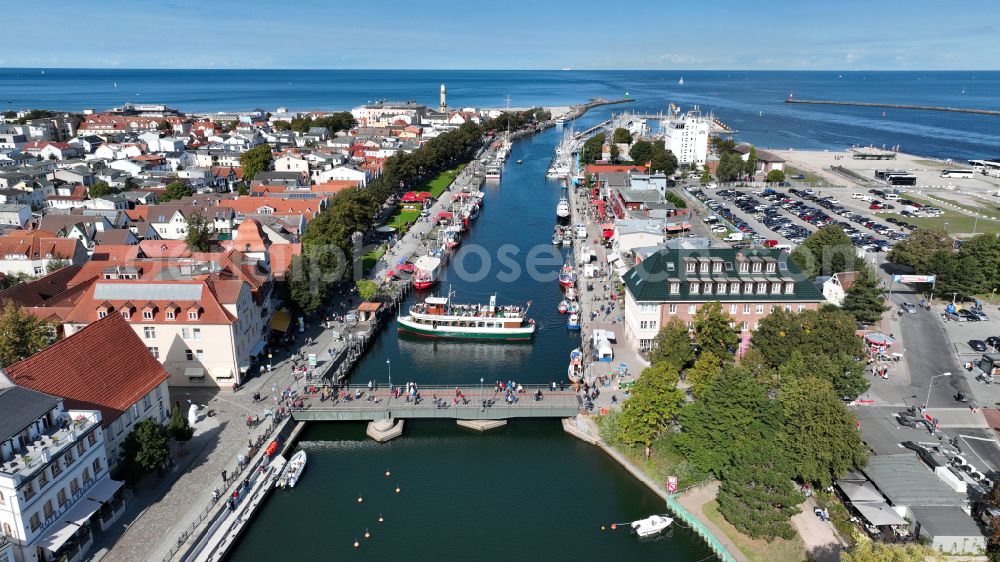 Warnemünde from the bird's eye view: Village on the banks of the area Alter Strom - river course in Warnemuende at the baltic coast in the state Mecklenburg - Western Pomerania, Germany