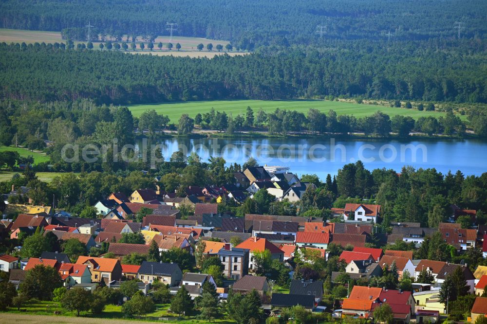 Aerial photograph Bergwitz - Village on the banks of the area lake of Bergwitzsee in Bergwitz in the state Saxony-Anhalt, Germany