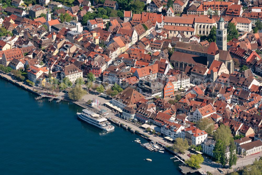 Überlingen from the bird's eye view: Village on the banks of the area Bodensee in Ueberlingen in the state Baden-Wuerttemberg, Germany