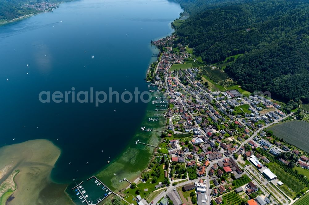 Bodman-Ludwigshafen from the bird's eye view: Village on the banks of the area of Lake of Constance in Bodman-Ludwigshafen in the state Baden-Wurttemberg, Germany