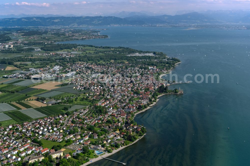 Aerial photograph Langenargen - Village on the banks of the area Lake Constance in Langenargen at Bodensee in the state Baden-Wuerttemberg, Germany