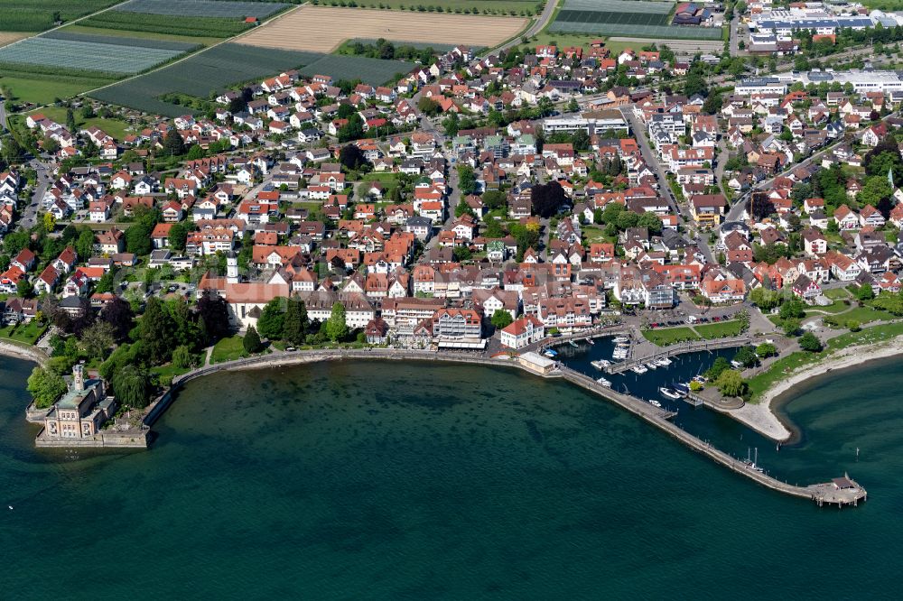 Aerial image Langenargen - Village on the banks of the area Lake Constance in Langenargen in the state Baden-Wuerttemberg, Germany