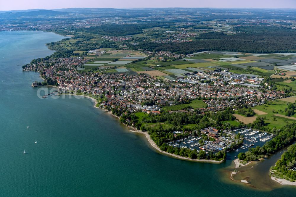 Aerial image Langenargen - Village on the banks of the area lake of Lake of Constance in Langenargen at Bodensee in the state Baden-Wuerttemberg, Germany