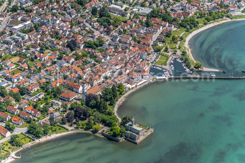 Langenargen from the bird's eye view: Village on the banks of the area Lake Constance in Langenargen at Bodensee in the state Baden-Wuerttemberg, Germany